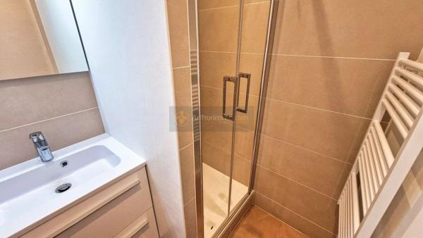 Location                                                      Appartement
                        
                     5 pièces                      66 m2                     à Brest