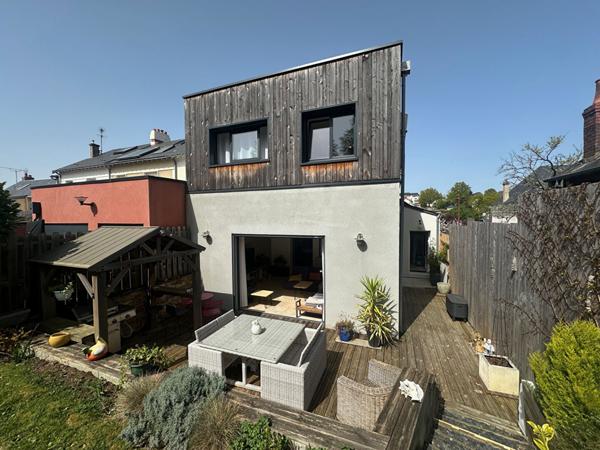 MAISON 4 CHAMBRES JARDIN GARAGE ET CAVE DANS LE TRIANGLE D'OR