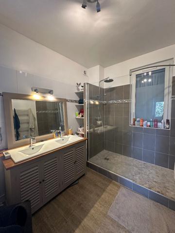 MAISON 4 CHAMBRES JARDIN GARAGE ET CAVE DANS LE TRIANGLE D'OR