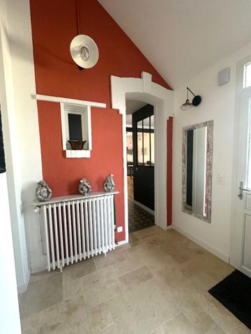 MAISON 4 CHAMBRES JARDIN GARAGE ET CAVE DANS LE TRIANGLE D'OR