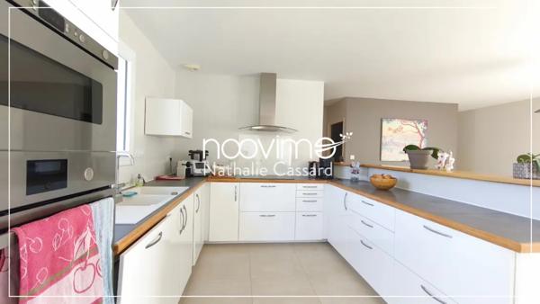 Maison plain-pied familiale de 142 m2 4 Chambres sur 1400 m2