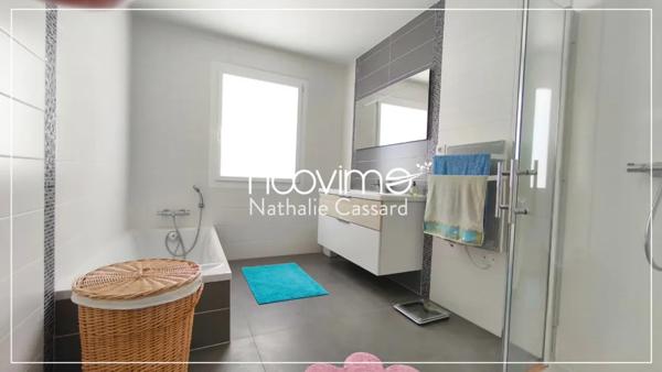 Maison plain-pied familiale de 142 m2 4 Chambres sur 1400 m2