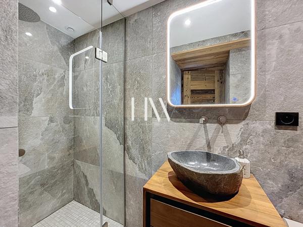 Bien d’exception à Megève – Appartement entièrement rénové avec vue panoramique et accès skis aux pieds