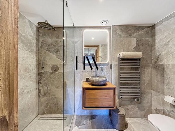 Bien d’exception à Megève – Appartement entièrement rénové avec vue panoramique et accès skis aux pieds