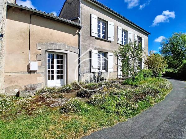 Saint Antoine de Breuilh : Maison de campagne avec vue panoramique, 4 chambres, Jardin de 800 m²