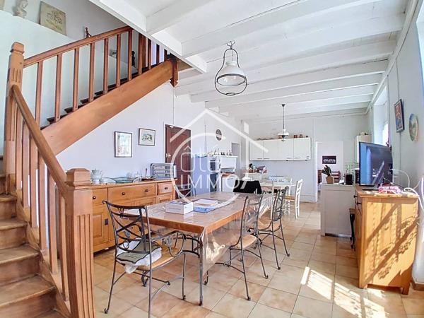 Saint Antoine de Breuilh : Maison de campagne avec vue panoramique, 4 chambres, Jardin de 800 m²