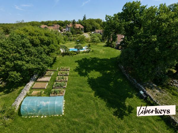 Belle propriété quercynoise du XIXe siècle avec pigeonnier, gîte indépendant, piscine et jardin nourricier – Catus (46150)