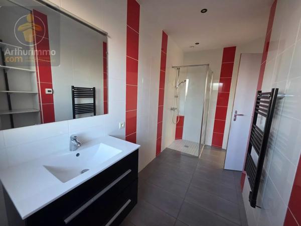 Vente                                                      Maison
                        
                     4 pièces                      90 m2                     à Saint-Hilaire-de-Riez