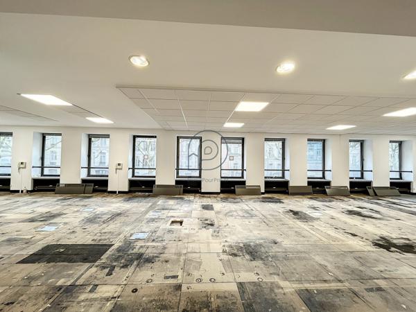 Blvd de la Liberté : 320 m2 de bureaux + 4 parkings