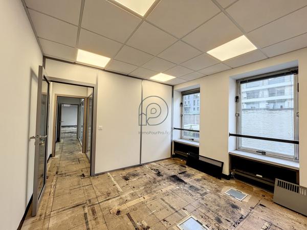 Blvd de la Liberté : 320 m2 de bureaux + 4 parkings
