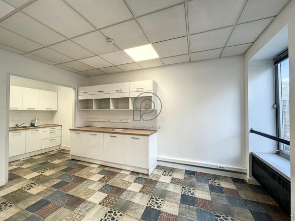 Blvd de la Liberté : 320 m2 de bureaux + 4 parkings