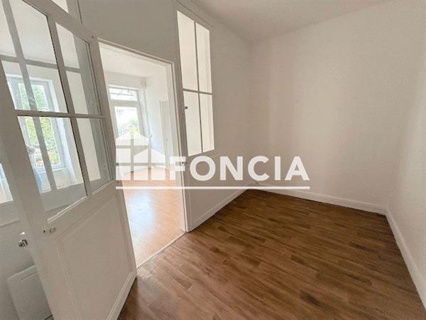 Location Appartement 3 pièces 48.29 m² - 1 RUE CREVOULIN Melun 77000