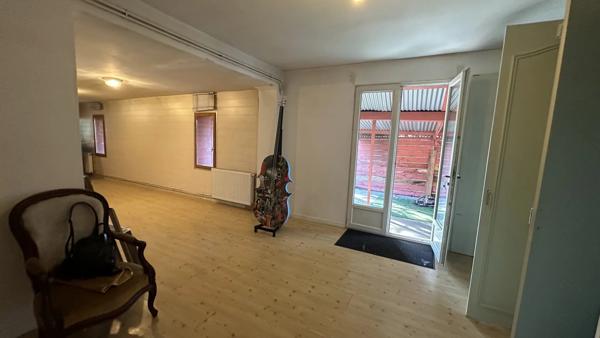 Vente                                                      Maison
                        
                     8 pièces                      160 m2                     à Pont-Audemer