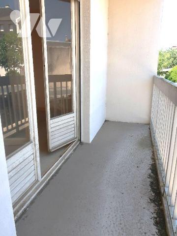 Dans cour intérieure du "Berry", APPT T1, 31,54m2, situé au 1er étage, avec ascenseur, comprena...