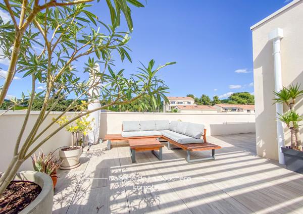 Marseille (13011) Superbe penthouse: une véritable maison sur le toit aux Accates.