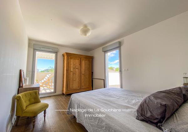 Marseille (13011) Superbe penthouse: une véritable maison sur le toit aux Accates.