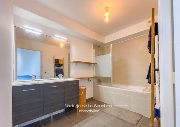 Marseille (13011) Superbe penthouse: une véritable maison sur le toit aux Accates.