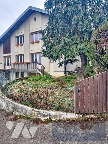 Maison individuelle composée de deux appartements sur terrain de 1100 m² 