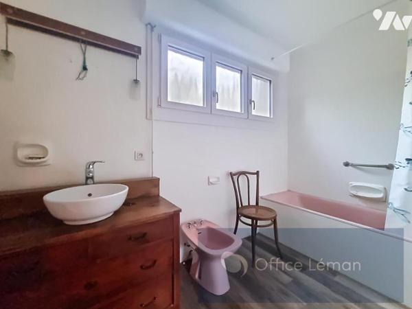 Maison individuelle composée de deux appartements sur terrain de 1100 m² 