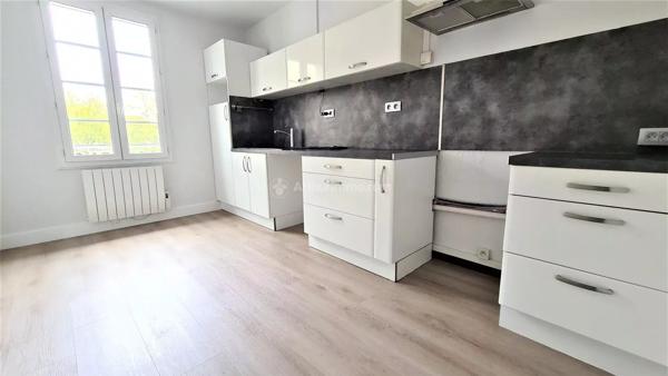 Location                                                      Appartement
                        
                     3 pièces                      71 m2                     à Réalmont
