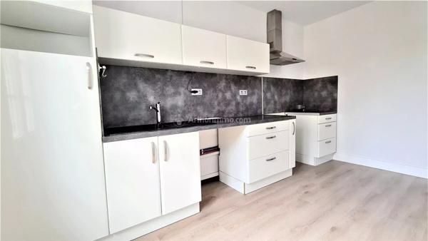 Location                                                      Appartement
                        
                     3 pièces                      71 m2                     à Réalmont