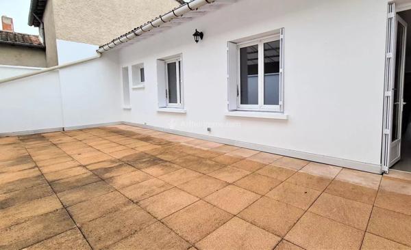 Location                                                      Appartement
                        
                     3 pièces                      71 m2                     à Réalmont