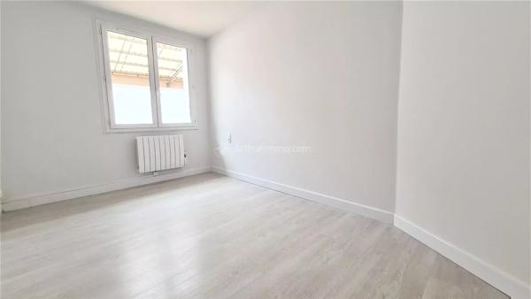 Location                                                      Appartement
                        
                     3 pièces                      71 m2                     à Réalmont