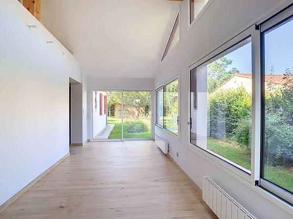 A VENDRE -SAINT-LYS- Maison T6 de plain-pied avec garage et jardin paysager -