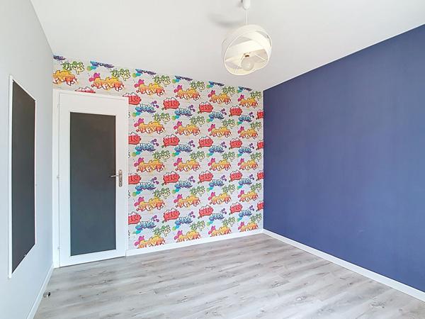 A VENDRE -SAINT-LYS- Maison T6 de plain-pied avec garage et jardin paysager -