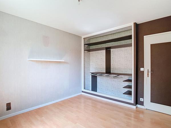 A VENDRE -SAINT-LYS- Maison T6 de plain-pied avec garage et jardin paysager -