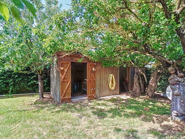 A VENDRE -SAINT-LYS- Maison T6 de plain-pied avec garage et jardin paysager -