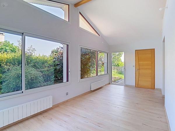 A VENDRE -SAINT-LYS- Maison T6 de plain-pied avec garage et jardin paysager -