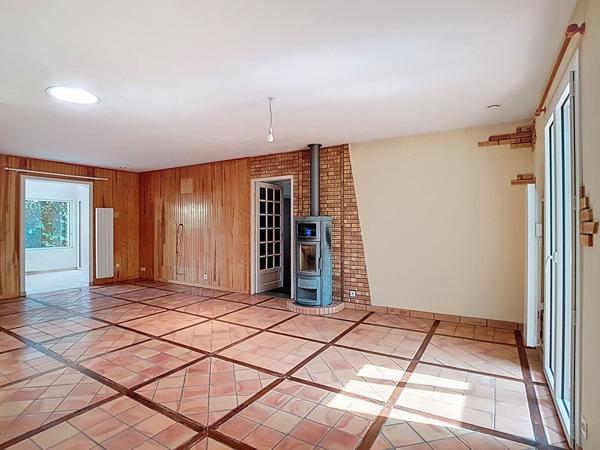 A VENDRE -SAINT-LYS- Maison T6 de plain-pied avec garage et jardin paysager -