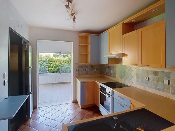 A VENDRE -SAINT-LYS- Maison T6 de plain-pied avec garage et jardin paysager -