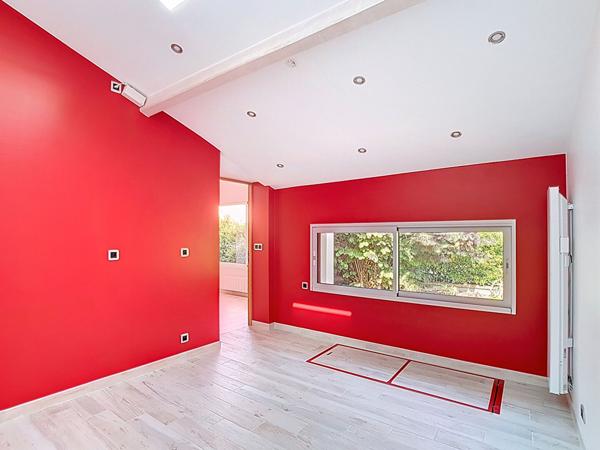 A VENDRE -SAINT-LYS- Maison T6 de plain-pied avec garage et jardin paysager -