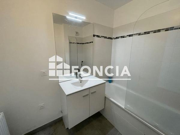 Location Appartement 3 pièces 57.8 m² - 28 RUE CLAUDE BERNARD Maurepas 78310