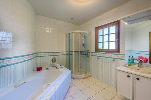 Vente Propriété de luxe St Marc Sur Mer 7 Pièces 208 m²