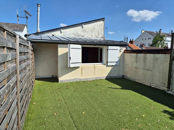 A VENDRE NANTES ZOLA T2 avec terrasse et garage boxé