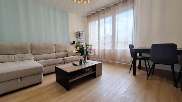 A VENDRE NANTES ZOLA T2 avec terrasse et garage boxé