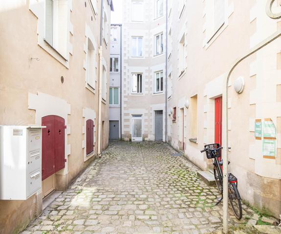 A VENDRE NANTES ZOLA T2 avec terrasse et garage boxé