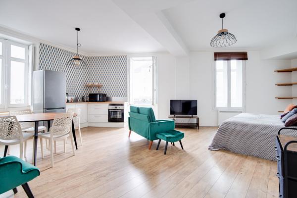 A VENDRE NANTES ZOLA T2 avec terrasse et garage boxé