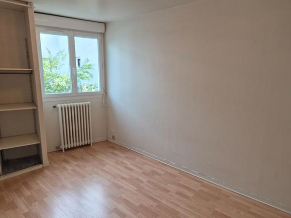 A VENDRE NANTES ZOLA T2 avec terrasse et garage boxé