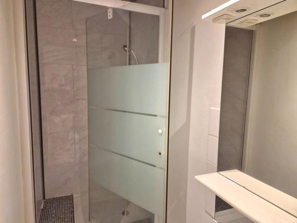 A VENDRE NANTES ZOLA T2 avec terrasse et garage boxé