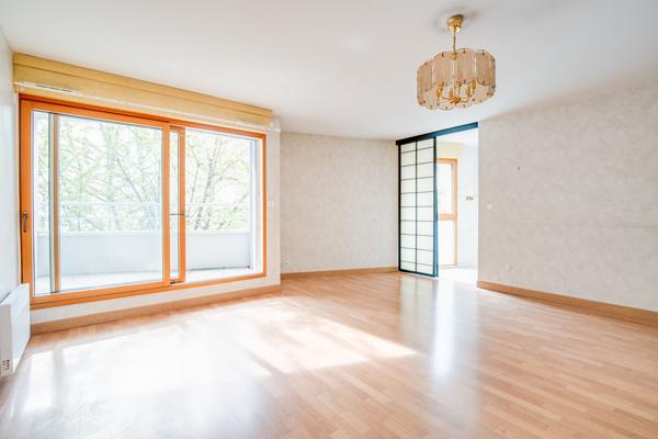 A VENDRE NANTES ZOLA T2 avec terrasse et garage boxé