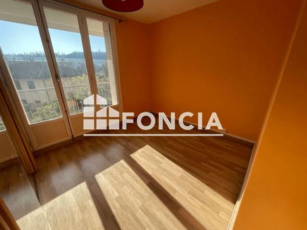 Location Appartement 4 pièces 74 m² - 56 RUE DE LA CONVENTION Vienne 38200