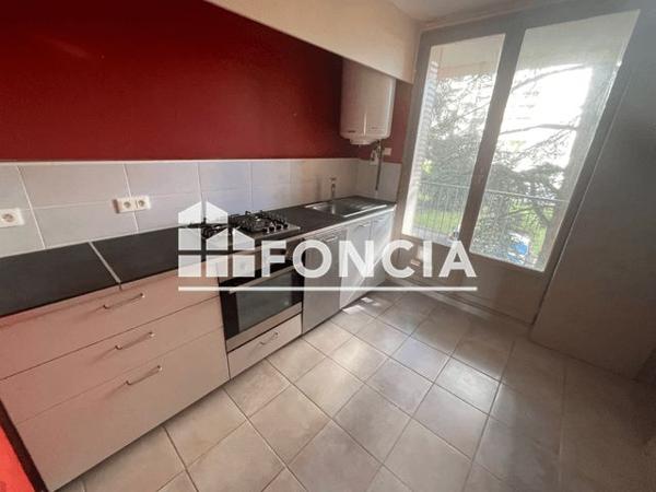 Location Appartement 4 pièces 74 m² - 56 RUE DE LA CONVENTION Vienne 38200