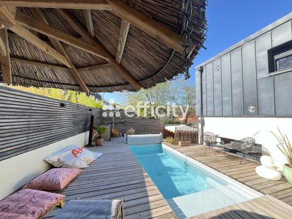Maison
         5 pièces
        - 130 m² Bien prestige 867 000 € *