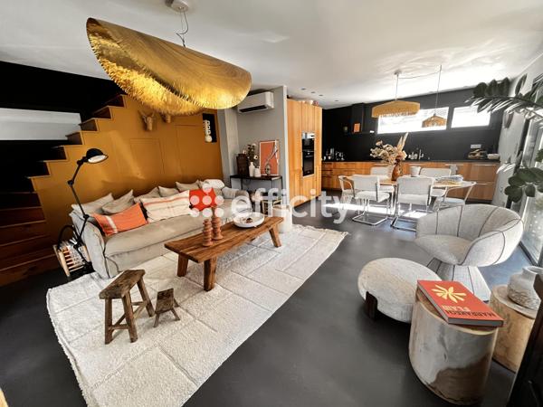 Maison
         5 pièces
        - 130 m² Bien prestige 867 000 € *