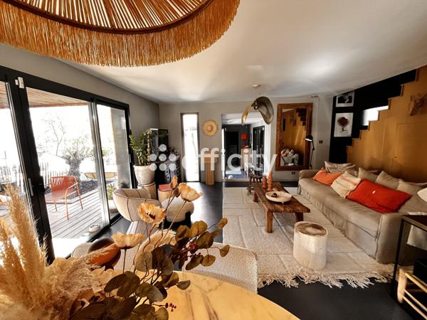 Maison
         5 pièces
        - 130 m² Bien prestige 867 000 € *