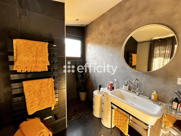 Maison
         5 pièces
        - 130 m² Bien prestige 867 000 € *